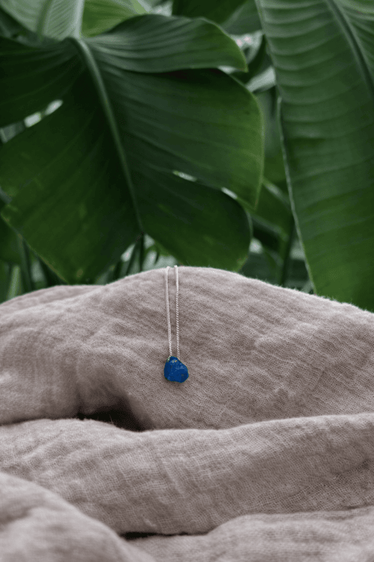 Blue apatite necklcace on a linen background