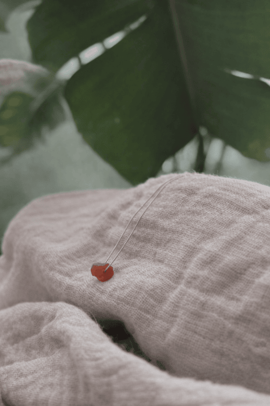 Carnelion necklcace on a linen background